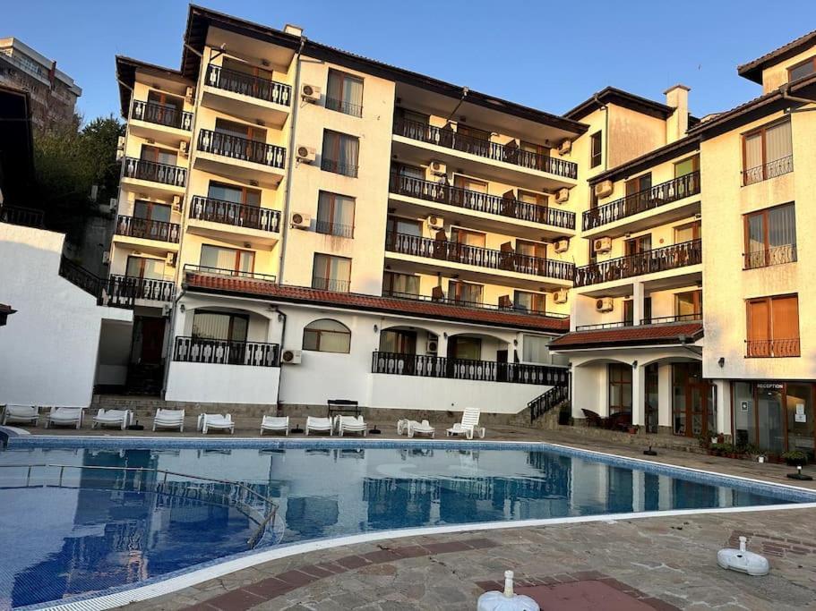Spacious Fully Furnished Studio In Kavarna Apart Hotel Exterior foto