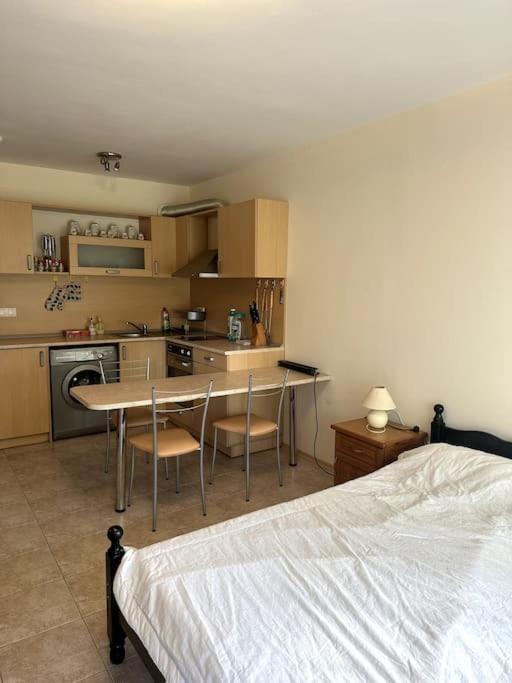 Spacious Fully Furnished Studio In Kavarna Apart Hotel Exterior foto