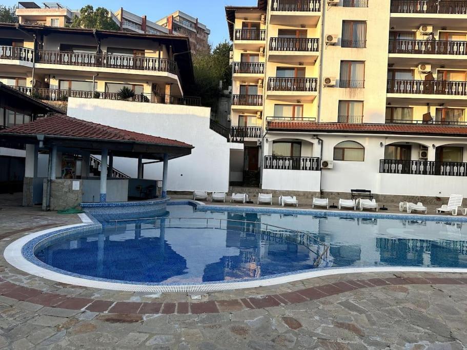 Spacious Fully Furnished Studio In Kavarna Apart Hotel Exterior foto