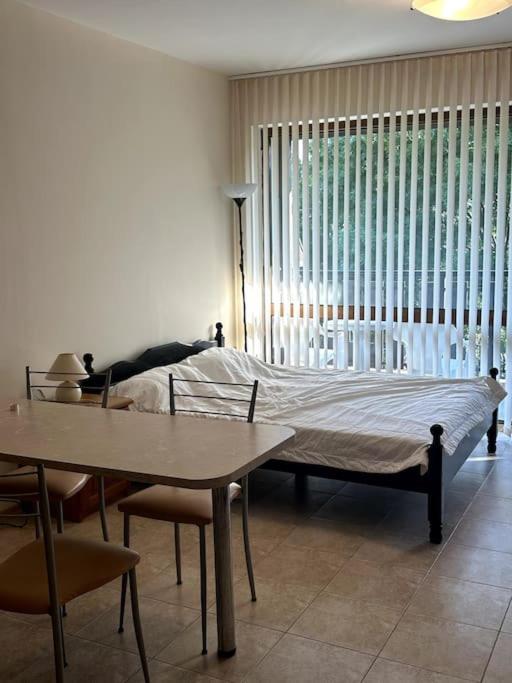 Spacious Fully Furnished Studio In Kavarna Apart Hotel Exterior foto