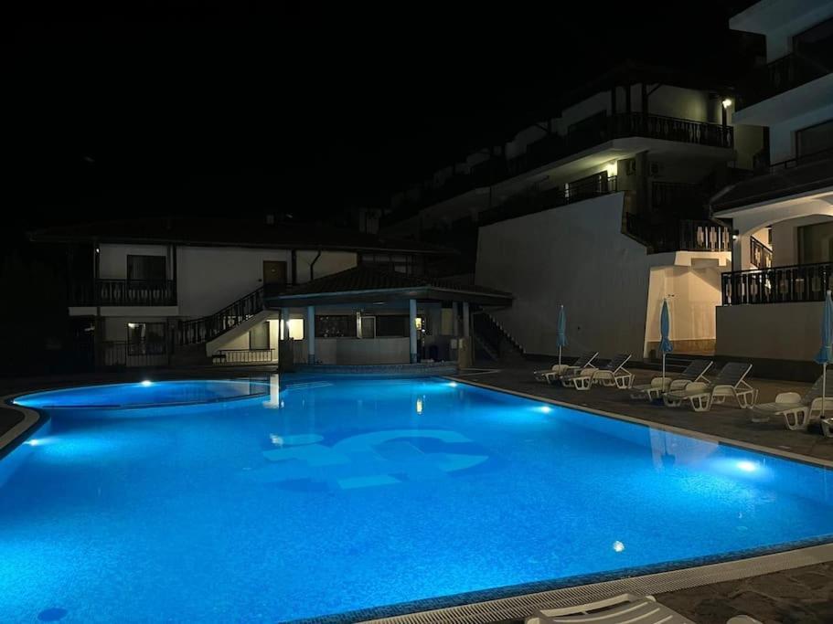 Spacious Fully Furnished Studio In Kavarna Apart Hotel Exterior foto